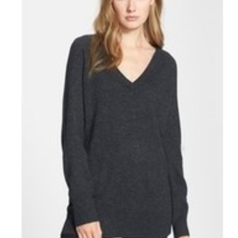 Gap Charcoal V-Neck Lon Sleeve  Sweater Size L